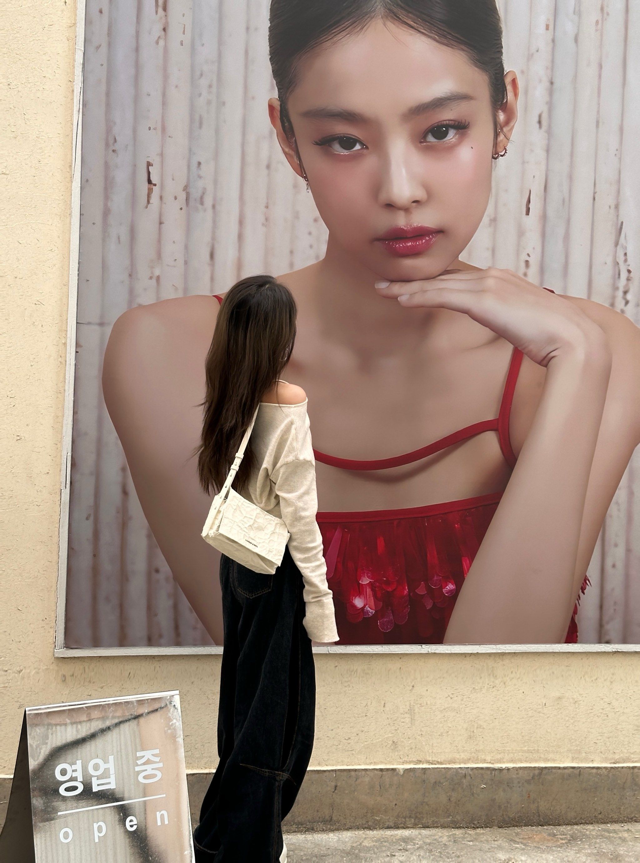 在大理也能打卡jennie海报墙啦