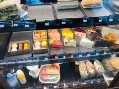 面包甜点陈列柜-星巴克(深圳龙华和平里店)