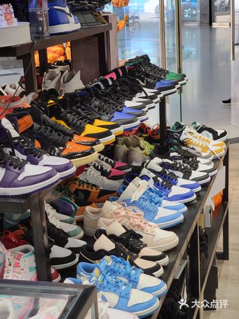 之前没关注潮鞋，总感觉别人穿的好看的鞋不知道在哪买