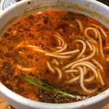 桂林米粉和云南米线都是不错的当地美食吧，当地人比较喜