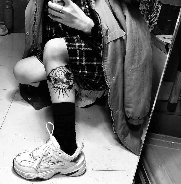 holdmyowntattoo-"纹身师很专业,工作室装修也很高大上,沟通.