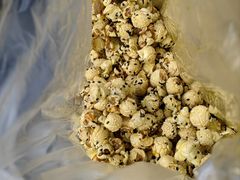 球形冰糖蜂蜜奶油芝麻味-正宗老杨特色爆米花(四棉店)