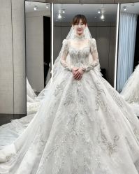 点击看大图 -Renee芮亦婚纱