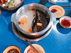 鸳鸯锅底-马路边边·成都串串(翠柏路店)