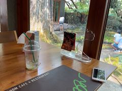 -Chom Cafe and Restaurant
