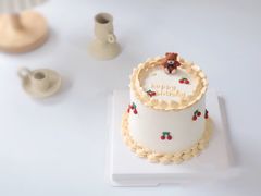 手绘小熊蛋糕复古裱花-艾加柒克蛋糕茶歇甜品台(春熙路店)