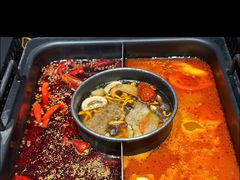 -老牌坊云南鱼豆花火锅(哈西万达店)