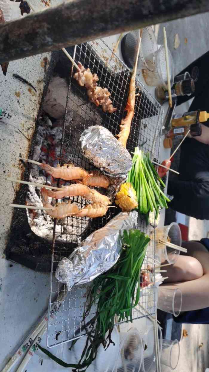 西丽湖烧烤场-"周围比较荒芜,可能太老了,有厕所有自来水.