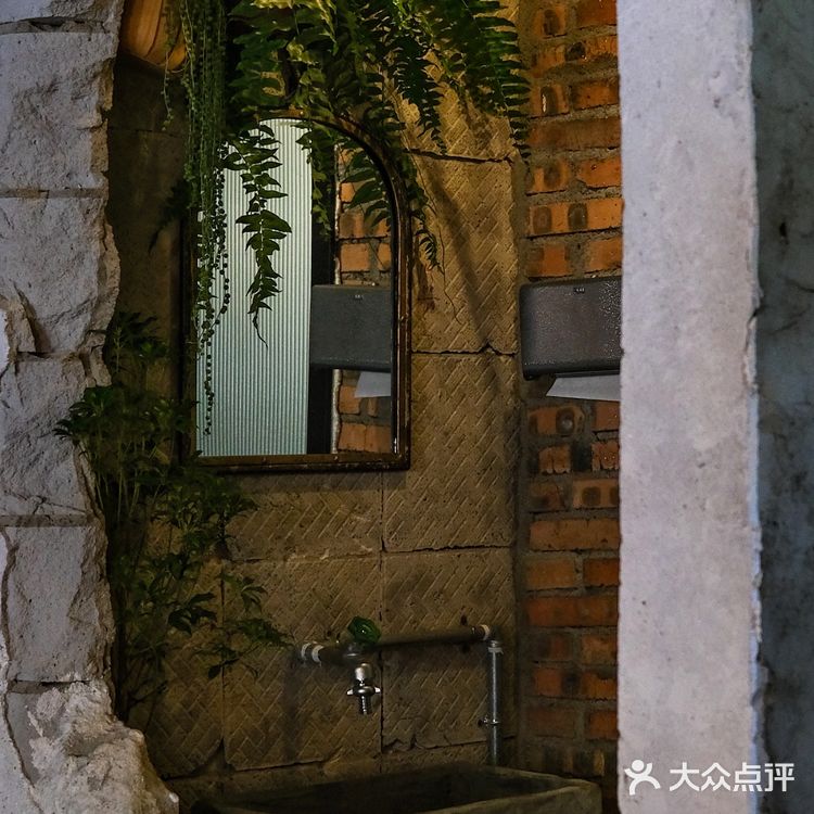 成都新店🧱老小区里的红砖工业风，早C晚A