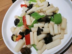 青椒炒莲藕带-花红徽菜(九华山青阳店)