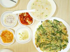 小菜&综合海鲜粥&鱿鱼韭菜饼-槿Story·韩国料理(望京韩国美食城店)