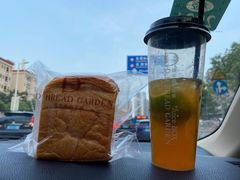 -顶东面包花园·生日蛋糕(世博店)