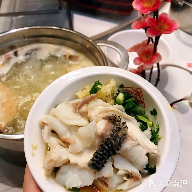 哈尔滨好吃的斑鱼火锅🐟晶莹剔透薄如蝉翼