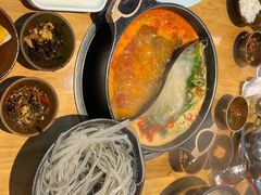 -苗阿哥酸汤牛肉火锅(体育场店)
