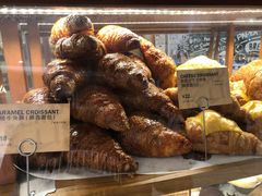 焦糖牛角包-PAPER STONE BAKERY(天环店)