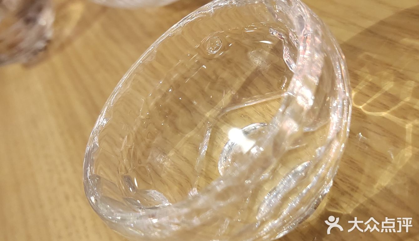 孤寒对影酒贪杯，如痴如醉如日料