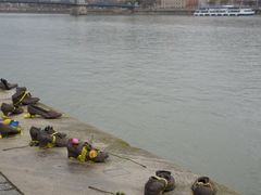 -多瑙河畔鞋履雕塑