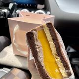 不甜也不腻。一勺挖下去，用合肥话说简直“化得了”！