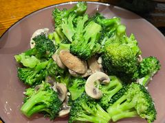 蒜蓉口蘑西兰花-甜阿姨·天台花园私房菜(万松园店)