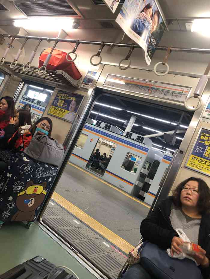 难波机场快线站-"是个转乘的大站,从这里换乘去机场方便.