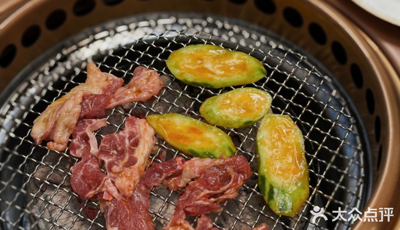 让我念念不忘的是这里的蘸料蒜蓉酱和️果酱