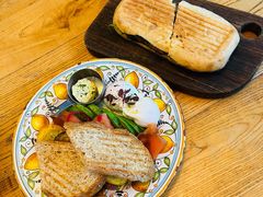 牛油果班尼迪蛋吐司-Alimentari早午餐(安福路店)