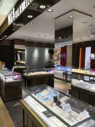 -潮宏基(大商新玛特店)