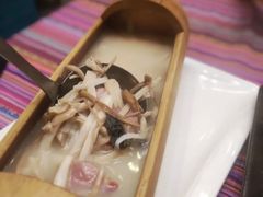 -香巴拉云南餐厅(华莱坞店)