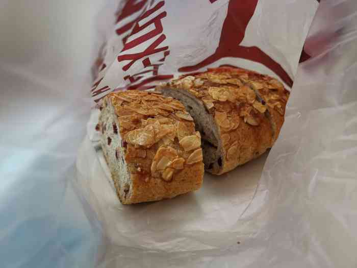 原麦山丘(中关村新店)-"很好吃的面包.红磨坊里是培根和芥末,芥末.