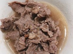 石锅胡椒浸鲜牛肉-五稻厨房粤西菜(新闻店)