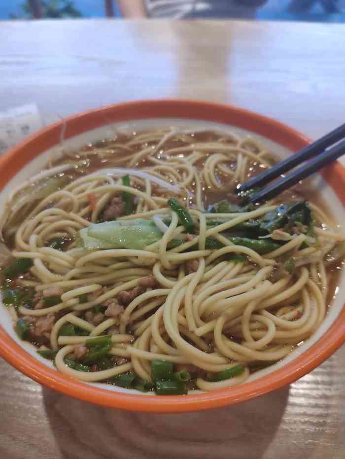 小白小黑锅饺店(易俗河店)-"就在我们店旁边,方便快捷,味道还好.不错.