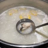 成箱农夫山泉矿泉水作锅底