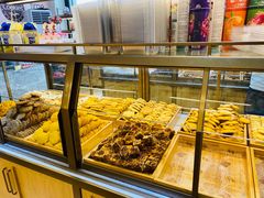 面包甜点陈列柜-玛尔哈巴·塔塔尔糕点(华侨小区店)