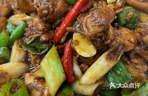 Linyi Instant Noodles Stir-Fried Chicken with Lu Hua Rooster