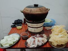 炭炉果鸡煲-威邵鸡煲(西华路总店)