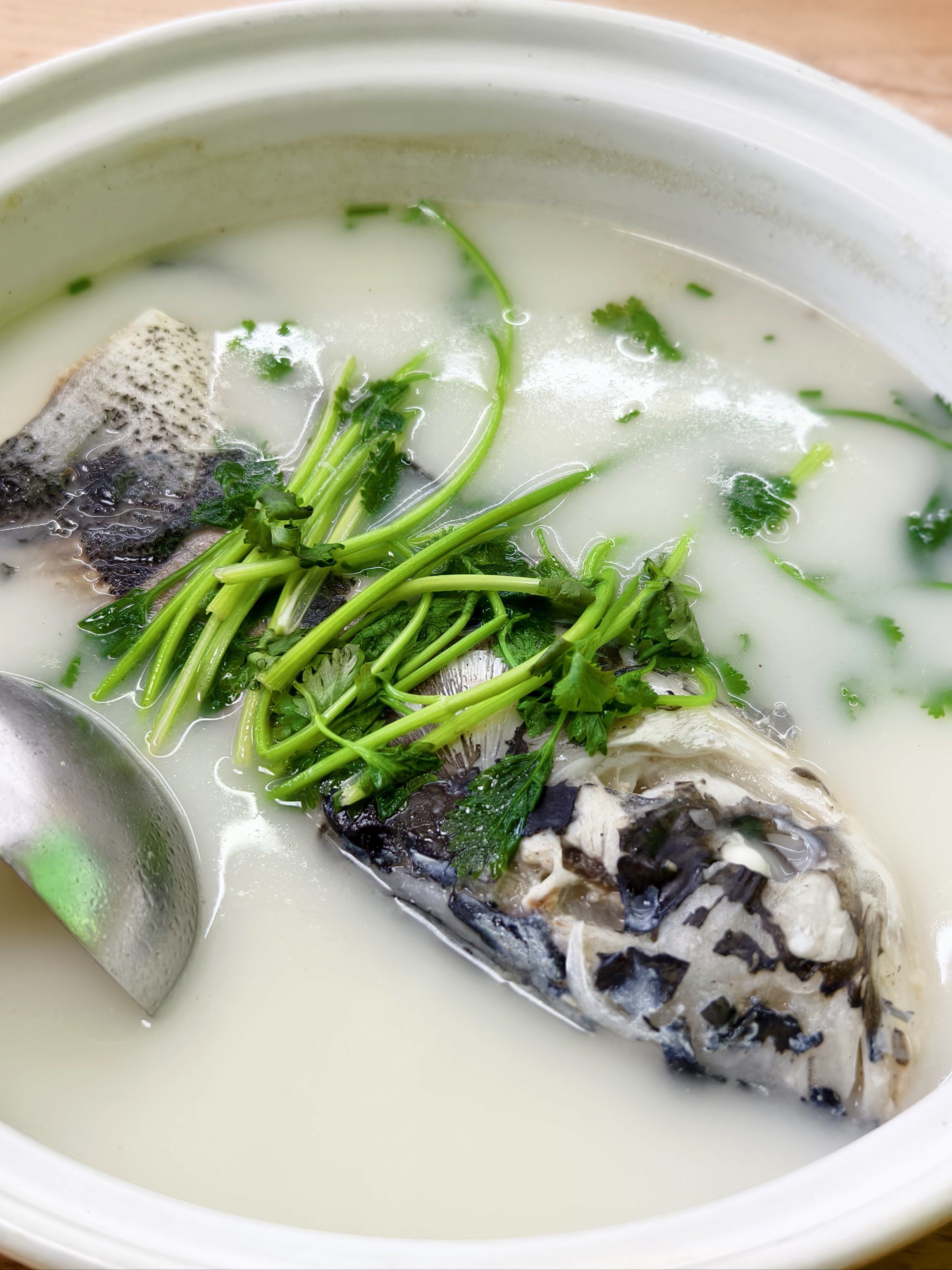 清炖鱼头汤好滋味