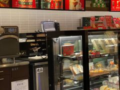面包甜点陈列柜-星巴克(北京南站第三店)