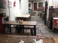 露天位-小河无名面馆