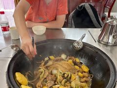 -粘豆包柴火铁锅炖