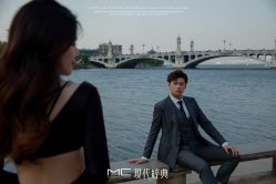 -现代经典婚纱摄影