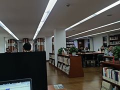 -上海市静安区图书馆(新闸路馆)