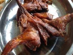 烤呱啦鸡，貌似是野生的，很香-尔力烧烤