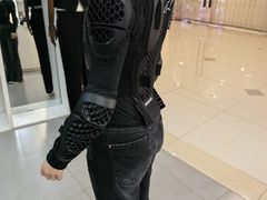 -季师傅无痕改衣(日月光中心店)