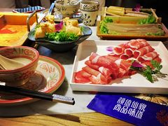 -尚尚仙·酸汤猪手·猪肚鸡火锅(华联万柳购物中心店)