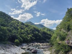 -燕子河大峡谷天坑仙境
