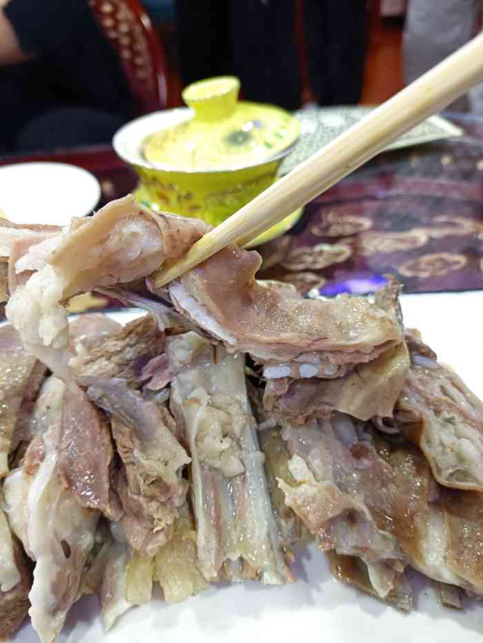 清真·春台手抓(总店)-"[薄荷]环境:环境中规中矩吧 [服务铃.