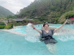 -十万大山布透温泉