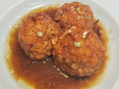 鸭蛋黄狮子头-梅飞酒家(名辉豪庭店)