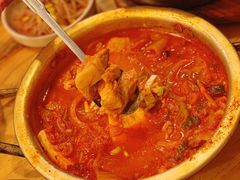 大块的猪颈肉-金北顺大锅家(신사본점)