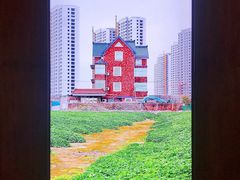 -Nathalie Djurberg与Hans Berg“牛皮纸包裹的月亮”-Prada荣宅当季展览